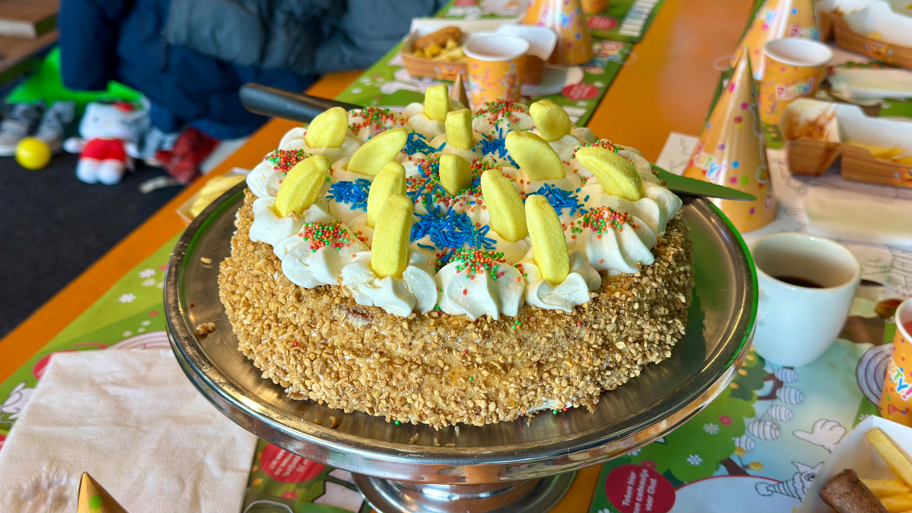 This cake is bananas